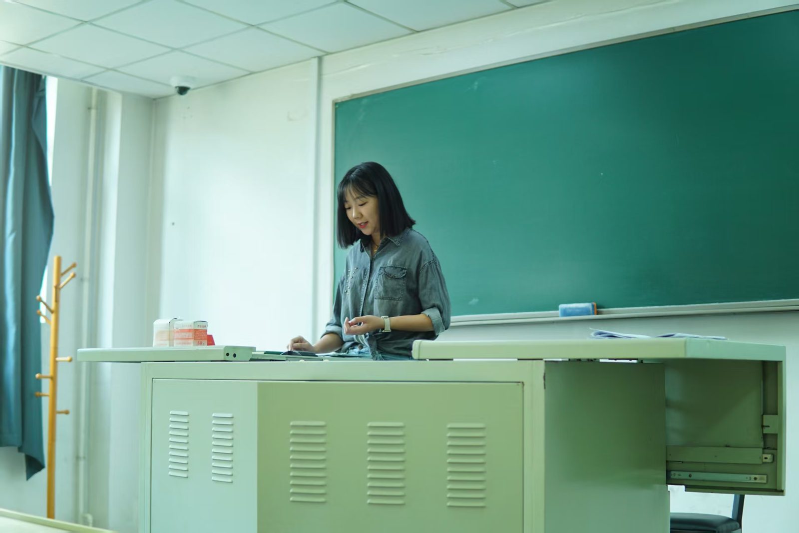 讲台授课